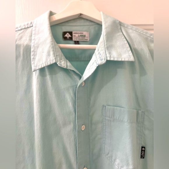 LRG Men’s size Large Button Up Short sleeve. - Picture 2 of 3